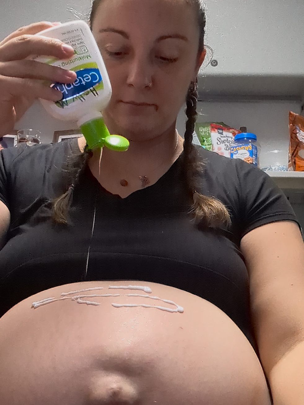 A daily occurrence, lotion ALL over my stomach! Trying to keep it soft & stretchy while baby grows! #21weekspregnant #momthings #pregnantlife #fourthpregnancy 