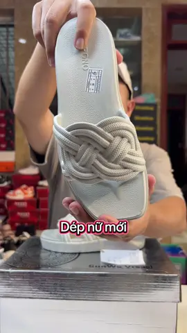 Dép đẹp, chất xịn, mà giá rẻ lắm ạ #manhgiay #deple #depquaingang #depnu 