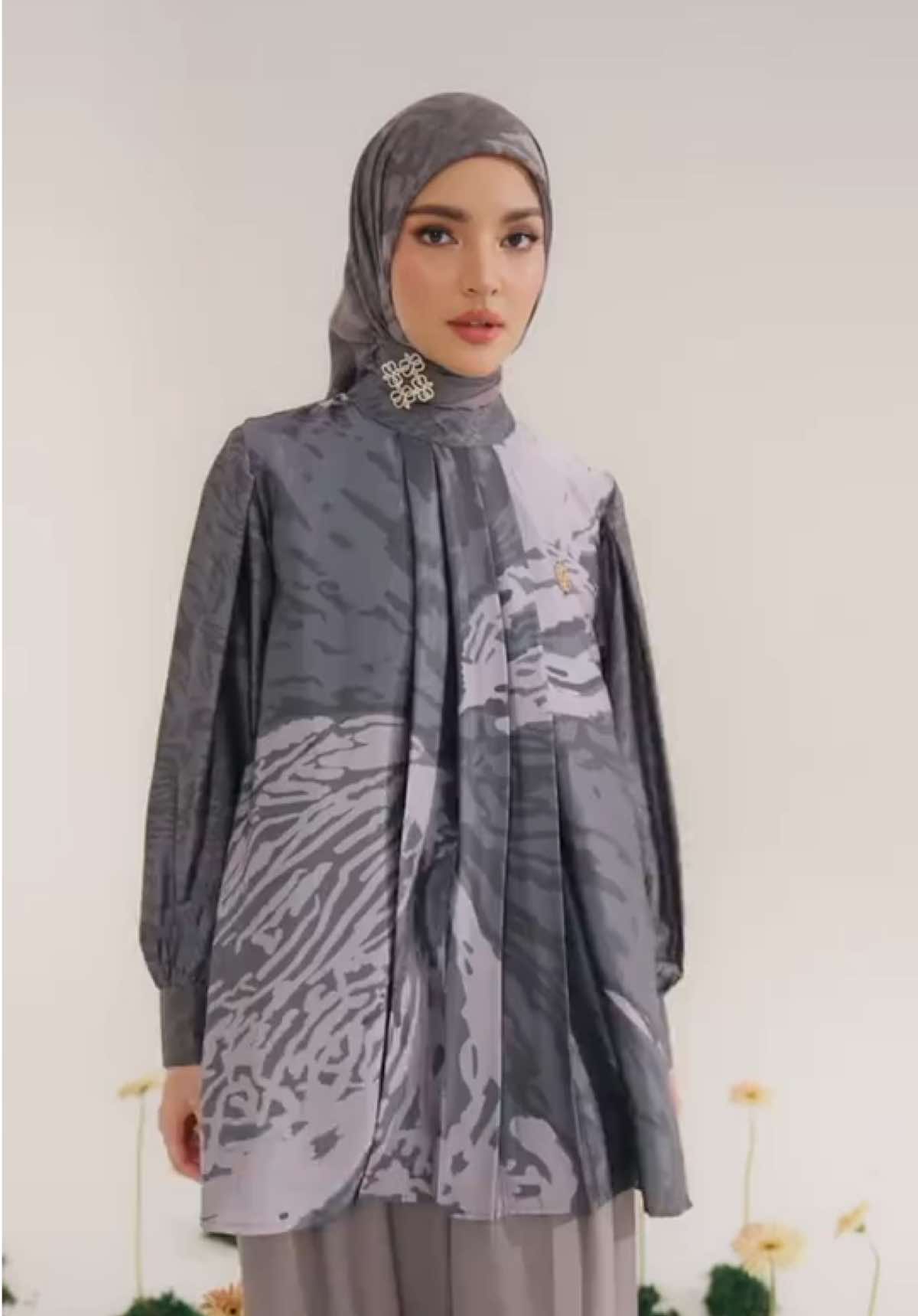 Kyrene Blouse brings the beauty of petals to your everyday look🌸✨ #OOTDBYSHI #prettyinshi #shibyshireen #shireensungkar #blouse 