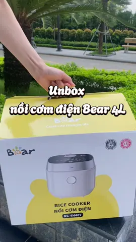 Unbox: Nồi cơm điện 4.0L Bear RC-4H40Y có lòng nồi gang tráng men, đây là lựa chọn hoàn hảo để mang lại hương vị cơm niêu chuẩn truyền thống ngay trong gian bếp gia đình. Với chất liệu và khả năng giữ nhiệt đặc biệt, nồi giúp cơm chín đều, thơm ngon, dẻo ngọt tự nhiên. #noicomdien #bepthongminh #giadungbep #bear #hudan 