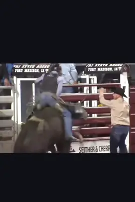 Good bull ride🔥 #creatorsearchinsights #fyp #bullriding #prca #cowboy 