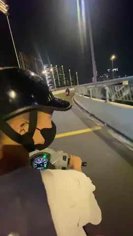 只有一起在雨中漫步，才能真正明白，谁是真正爱你的。! #hạnhphuc #xuhuong @Phúc Đặng Quảng Châu 🛍️ 