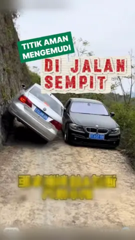 🚘 Titik Aman Biar Nggak Nyerempet di Jalan Sempit Banyak pemula panik kalau ketemu jalan sempit atau papasan sama mobil lain. Padahal ada trik gampang buat ngukur jarak aman, cukup pakai patokan titik tertentu di mobil: ✅ Lihat ban mobil lawan arah dari sudut pandang → berarti masih aman buat lewat. ✅ Patokan kanan bisa pakai ujung wiper → kalau penghalang belum lewat titik itu, aman. ✅ Kalau ada mobil parkir melintang → pilar mobil ketemu setengah ban depan lawan, dijamin bisa belok/putar balik tanpa nyerempet. ✅ Kalau ada tembok → begitu pilar sejajar sama dasar tembok, saatnya buang setir full. 📌 Ingat patokan ini, dijamin lebih pede bawa mobil di jalan sempit.