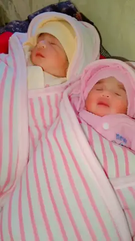 mashallah ❤️😘😘🥰🥰🥰 twins baby girl baby boy 🥰❤️ Allah Meri khala ke or un KY bachon ke sehat wali lambi Zindagi ata kary 😍❣️❤️❤️