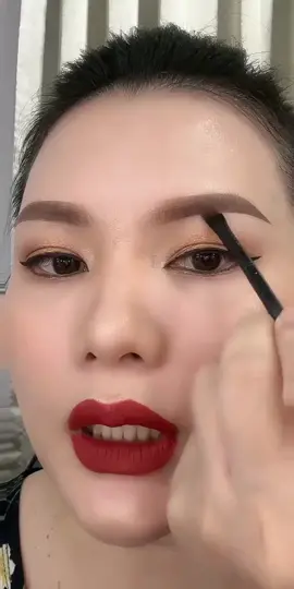 เจลเขียนคิ้วพร้อมแปรง กันน้ำ สีสวยเป๊ะ! หนึ่งกระปุกใช้ได้นาน แถมราคาดี๊ดี รีบช้อปเลย!