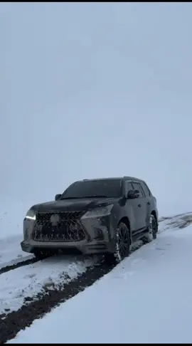 LX 570 ☠️🚩#lexus#toyota #diesel #mannual #offroad4x4 #4x4life #offroadtitans @arslan.randhawa00 @Urbanlanders4x4 @Overlander Pakistan @SDkhan @zee