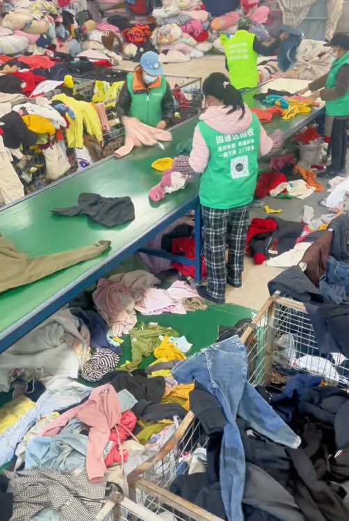 Turning Old Clothes Into BIG Profits – Here’s How! #sustainablefashion #sidehustle #entrepreneurlife #moneymakingtips #usa🇺🇸 