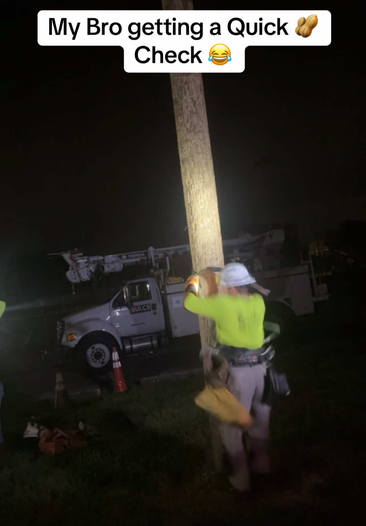 My boy @Vinny using the Load Break tool for the Rodeo!!! #bluecollar #lineman #electrician #linework #ultrasound #medical #funny #jet2holidays #funny #like #share #repost #viral #blowthisup #yp #fyp #trending #fypシ 