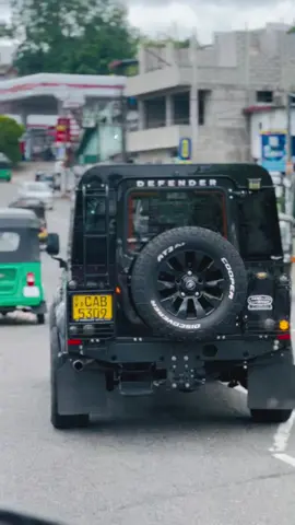Black DEVIL 😈🖤🗿  #fypシ゚viral #landroverdefender #highlight #ඩිෆෙන්ඩර්_පිස්සුවක්_තමා❤️😋 #virelvideo 