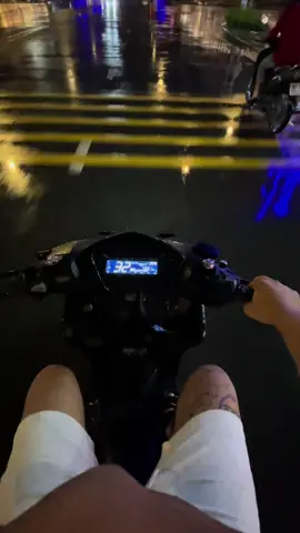 Nta cho đi thì nhận được hạnh phúc, còn tôi cho đi nhận được chúc phúc. 