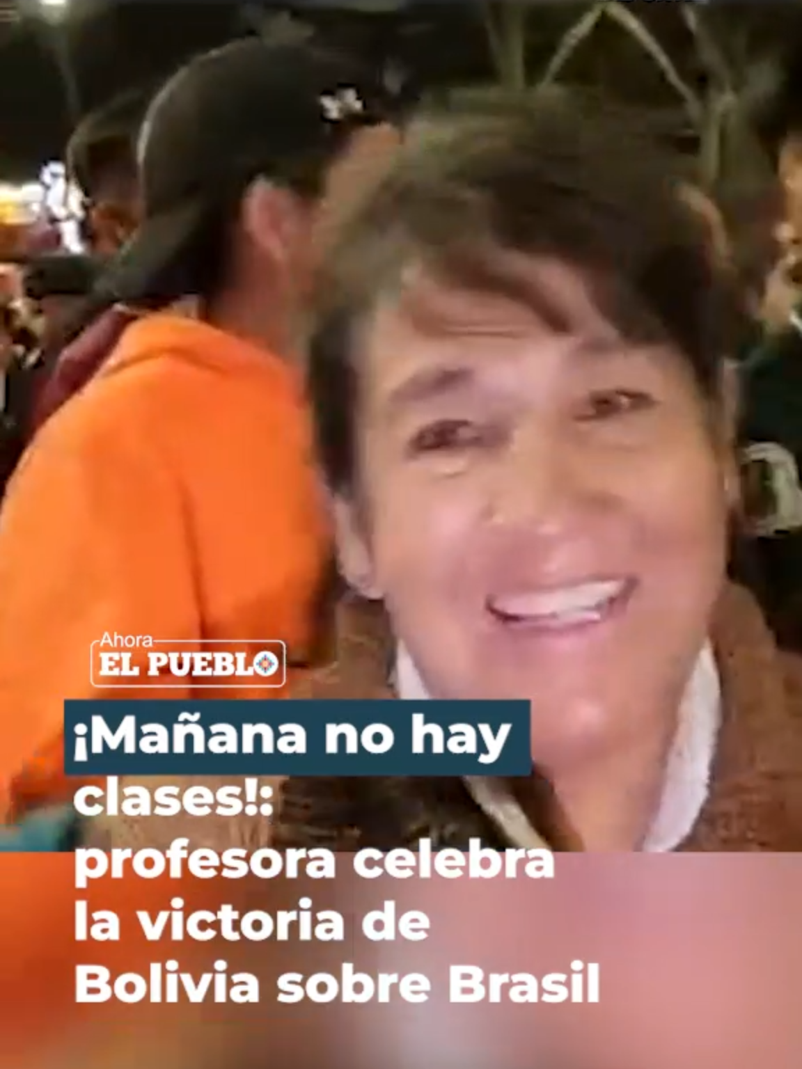 🤣 ⚽🇧🇴 Tras el triunfo 1-0 de Bolivia sobre Brasil, una profesora festejó con entusiasmo y anunció, en broma, que mañana suspenderá clases en su materia para celebrar este momento histórico y la ilusión rumbo al Mundial 2026. 🔷Ahora El Pueblo #bolivia🇧🇴 #deportes #futbol⚽️ #Seleccionbolivia #laverde🇧🇴💚#ahoraelpueblo