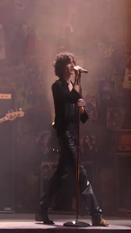 Sombr performing 'Back to Friends' live on the #VMAs stage is my favourite thing ever right now! #MTVAsia #Sombr #VMA #VMAs #BacktoFriends #Performance #VMAPerformance