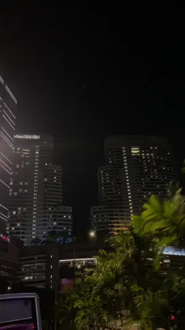 Night life city tour!🚌 #rondarondaKL #kualalumpurmalaysia #exploremalaysia #hoponhopoffbus 