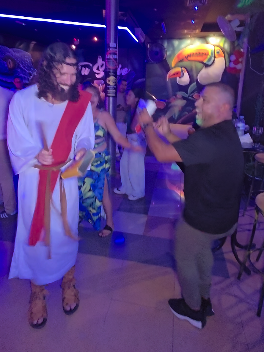 🎶 Cuando te dicen Jesús Salsero no existe y suena Progones de San Cristóbal en Gran Canaria 🇪🇸🌴❤️ @chango_grancanaria   #palmadegrancanaria #grancanaria #grancanaria🇮🇨 #laspalmasdegrancanaria #grancanarias                   