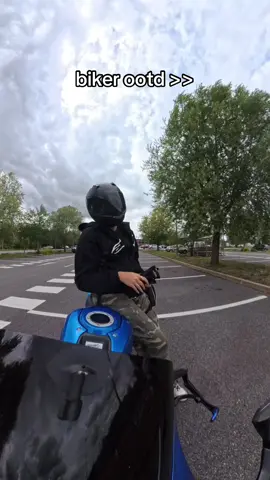 show me ur best outfit to ride !  first video with the new cam !!💪🏼 #biker #motorcycle #insta360 #bikergirl #outfitinspo 