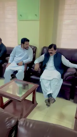 صوبائی محکموں کا یہی حال ہے کہ افسران خود تسلیم کرتے ہیں کہ کرپشن ہورہی ہے اور ہمارے پاس تنخواہوں کی ادائیگی کیلئے پیسے موجود نہیں ہیں۔ چیئرمین قائمہ کمیٹی برائے اوقاف و مذہبی امور، ایم پی اے الحاج اعجاز محمد خان نے کل کمیٹی اجلاس میں تمام افسران کو طلب کیا ہے تاکہ آئمہ کرام، خطباء اور محکمہ اوقاف ملازمین کی مشکلات کا فوری اور عملی حل نکالا جاسکے۔ #mpa__pk74__ejaz__khan##trending #foryou #pakistan #fyp 