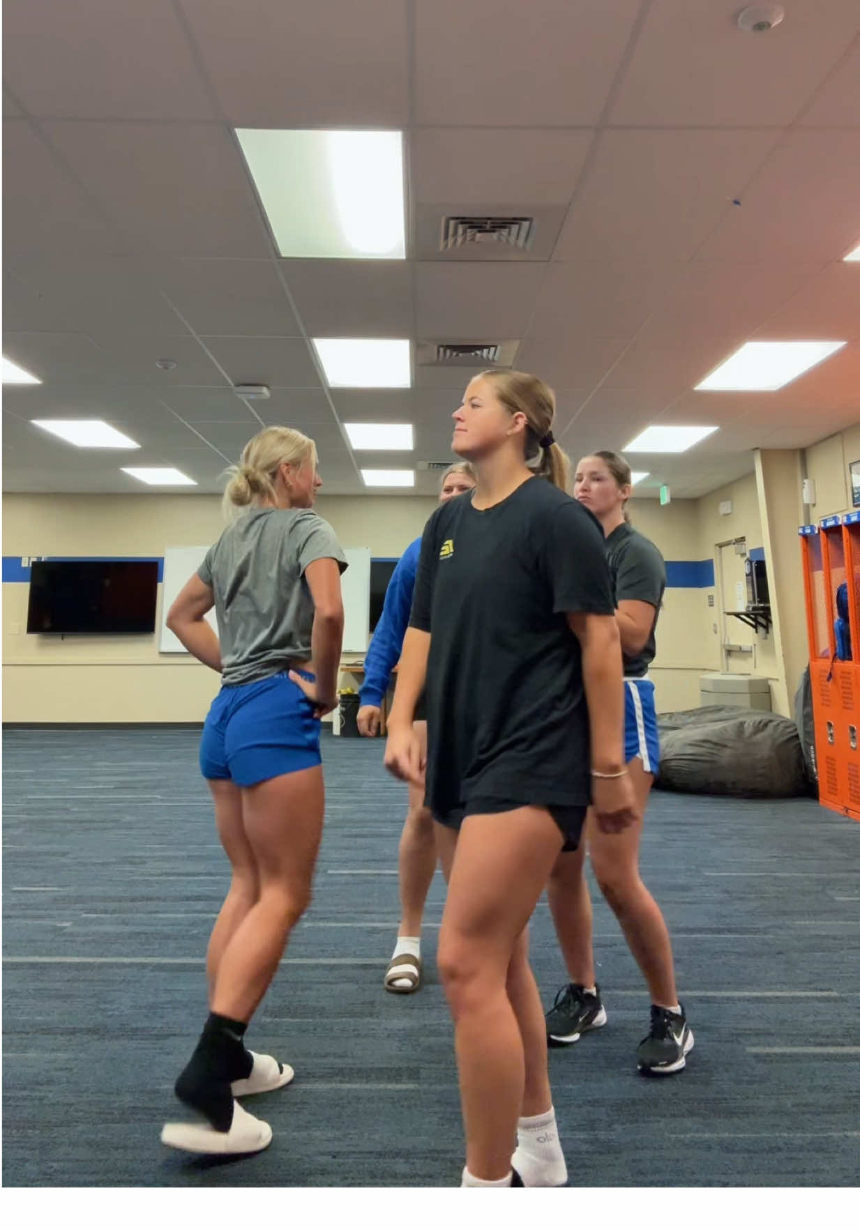 when this song comes on😝😝😝 #boisestate #d1 #collegesoftball @Marissa12 @mya 🌷🤍 @kp 