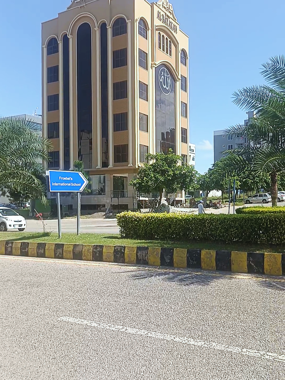 🏢 Business Square Commercial – Gulberg Greens Islamabad 🚀 Prime corporate & retail hub in the heart of Islamabad! ✅ Ideal for offices, showrooms & brand outlets ✅ Strategic location with high footfall & modern infrastructure ✅ Excellent investment & rental income opportunities 📍 Gulberg Greens – the future business destination 🌍 📞 Contact: 0333-3690000 🌐 Visit: https://gulbergislamabad.com.pk #BusinessSquare #GulbergGreens #IslamabadRealEstate #CommercialInvestment #smartinvestment 