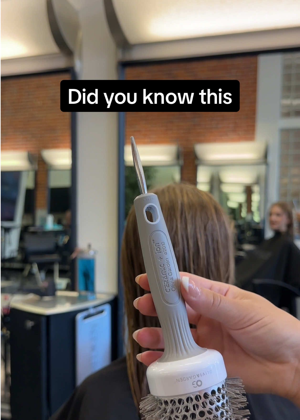DID YOU KNOW THIS?!? Hiddden parting tool built into the hair brush // YouTube- Lucy_seitz #cosmetologist #cosmetology #funfact #hairsalon #hairbrush #relatable #haircare #hairvideos #beauty #hairstylist #hairstyle #blowout #blowoutcurls #blowoutbrush 