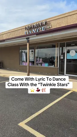 This was Lyric’s first day, I didn’t know what to expect but she really enjoyed dancing. 🩷🩷🩷😍