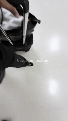 What is your favorite luggage brand? Tag them here 🧳 #VacationMode #LugageBrand #BestLugage #EuroTravel