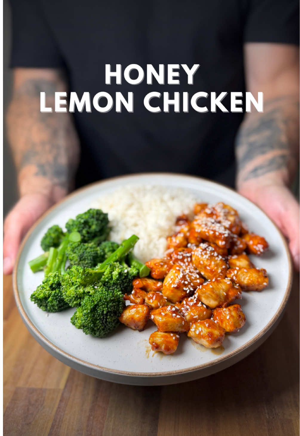 Honey Lemon Chicken 🍋 Ingredients (2 servings): 350g chicken breast 1 tbsp cornflour 1/2 tsp garlic powder 1/2 tsp onion powder 1/2 tsp paprika Salt Black pepper Spray oil 130g uncooked rice  200g broccoli Sesame seeds For the sauce: Juice of 1 lemon Zest of 1 lemon 2 tbsp honey 2 tbsp light soy sauce 1 garlic clove 1 tsp fresh ginger 50ml water ——— Method: 1. Boil the rice as per the packets instructions. 2. Slice the chicken into chunks, coat in the seasonings and dust with corn flour. 3. Place in the air fryer, spray with some oil and cook for 10-12 minutes at 200 degrees celcius. Flip halfway through. 4. Boil or steam your broccoli. 5. While the chicken’s in the air fryer, add all of the sauce ingredients into a pan and bring to a light simmer. Simmer for 3-4 minutes until it’s sticky and slightly thickened. 6. Add the crispy chicken into the sauce, mix until fully coated. Serve with the cooked rice and broccoli, sprinkle on some sesame seeds, then enjoy. Lovely! #lemonchicken #broccoli #lowcalorierecipes #DinnerIdeas 