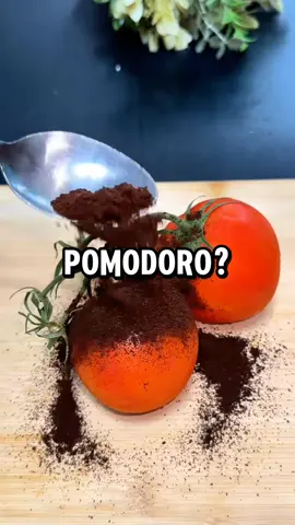 Cosa succede se metti caffè sul pomodoro? Segui @humbiolife per prenderti cura di te ogni giorno. #humbiolife #salute #Fitness #frutta #verdure    