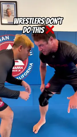 🤼‍♂️ Wrestlers… be honest. How many times have you shot a double leg and ended up stuck in a guillotine? 😅 It happens all the time — but it doesn’t have to. With this one detail, you’ll protect your neck, finish the shot clean, and stop giving away easy submissions. 👀 Watch closely, 📌 save this for drilling, and next time you shoot… hit it with confidence. 👊 Follow for daily BJJ techniques that keep you sharp on the mats.