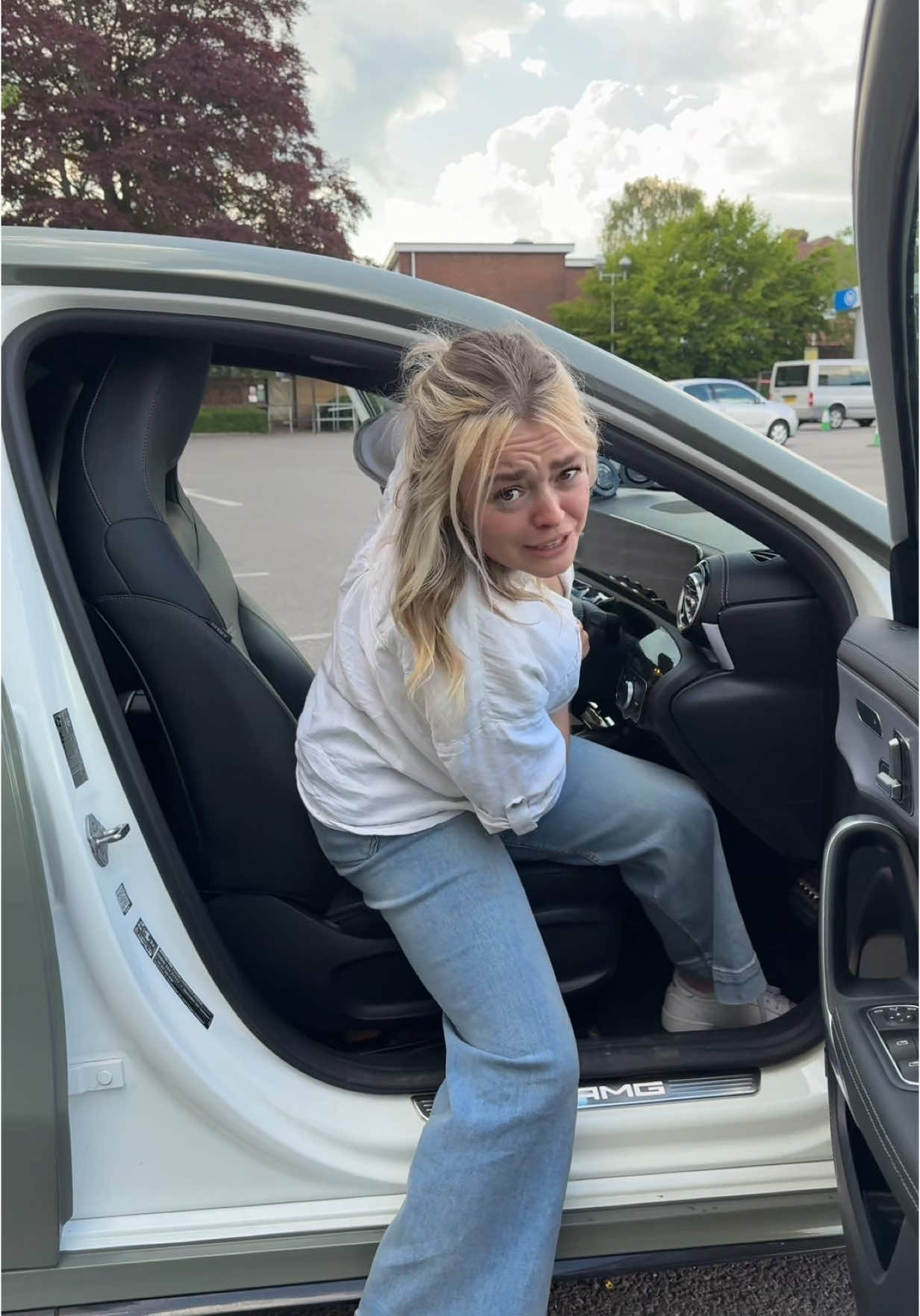 Full video on my YouTube now 😏 @izzyhammondx #boxboxwithbella 