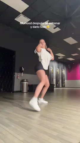 Feliz miércoles de 🍑 #maclau #gymjourney #gymmotivation #fitmom #mamafit 