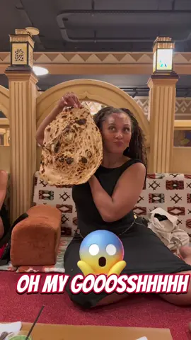 Qui est prêt à se faire transporter au cœur du Yémen ? . . 📍 Galerie Berri-Washington, 5 Rue de Berri, 75008 Paris 🕦 Ouvert tous les jours à partir de 12:00 (fermé le lundi) . . #restaurantparis #cuisineyemenite #champselysees #restauranthalal #parisfood