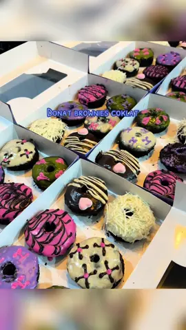Donat brownies coklat#boluketanhitamviral#oleholehcimahi#oleholehbandung#aslibandung#donatviraltiktok.ini bukan donat ini brownies bentuk donat wajib coba 😍😍🥰🥰