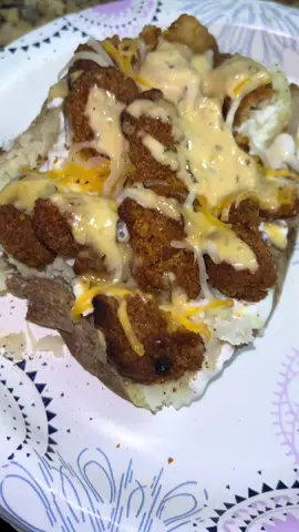 Healthy baked potato for lunch 🥔✨ My setup will be better next time — didn’t realize the potato was so far off screen 😅 Promise my recording is usually clearer! Still came out so good with chicken, Greek yogurt & parmesan sauce 🤤 #healthylunch #bakedpotato #EasyRecipes #momvlog #fyp 