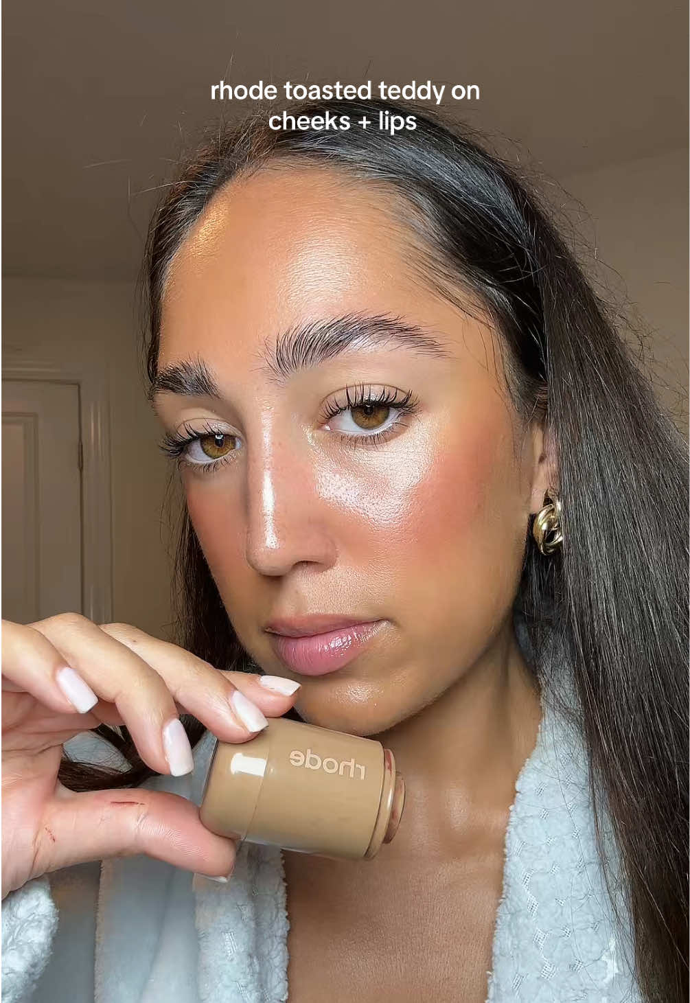 using rhode toasted teddy as blush and lip tint… obsessed is an understatement @rhode skin #rhode#rhodeeblush #t#toastedteddym#makeuptiktokbeautytrend