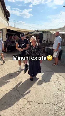 Ce emotii🥺 Sărmani bătrâni se tem și de cadouri😕Dumnezeu acționează prin oameni🙏❤️#fyp #foryoupage❤️❤️ #dimawhite #romania #moldova 