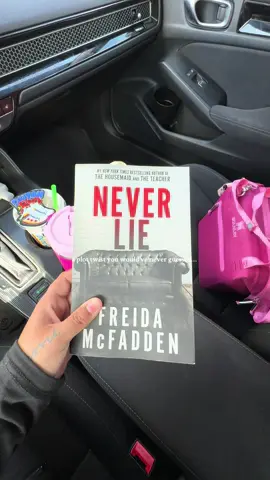 this book will keep you on your toes i promise #scary #thrillerbooks #freidamcfadden #neverlie #BookTok 