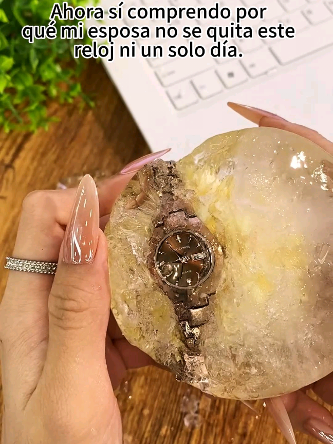 I have many watches, but my favorite is this golden watch right in front of me~ 🔥 Today's flash sale price is only $19.9 🔥#watch  #fyp  #foryoupage  #womenswatch  #tiktokshop#tiktokmademebuyit#fallfreshness  #newyorkfashionweek 