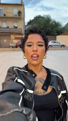 Non, on ne revient pas sur les réseaux, c’est juste pour vous montrer la nouvelle coupe de @Mouna 🐍 // @4bdv31🇫🇷🇩🇿🥤 