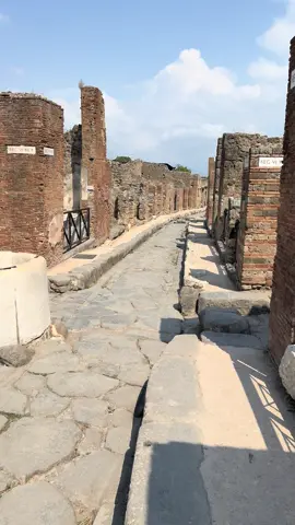 The streets of Pompeii #pompeii #campania #napoli #italy #ruins 