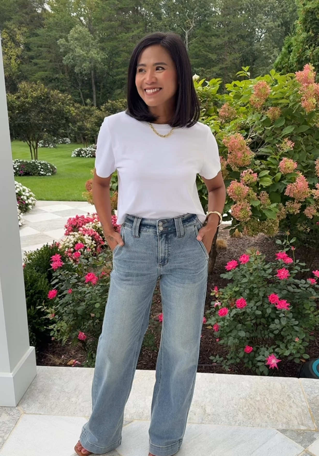 Judy Blue High Rise Light Wash Double Button Wide leg jeans. 🥰🤗🤌✨🤯 High Rise ✅ Wide Leg ✅ Double Button✅ Buttery Soft ✅ Light Wash ✅