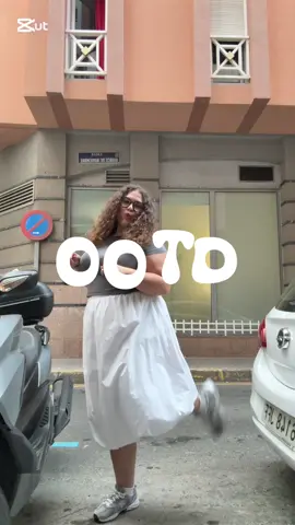 Perdiendo la vergüenza de grabarme en la calle 💋  - ¿qué les parece este #outfit con falda globo? Estoy yo pillándole el gusto 🤭 #curvytiktok #curvyfashion #outfitinspo #fyp 