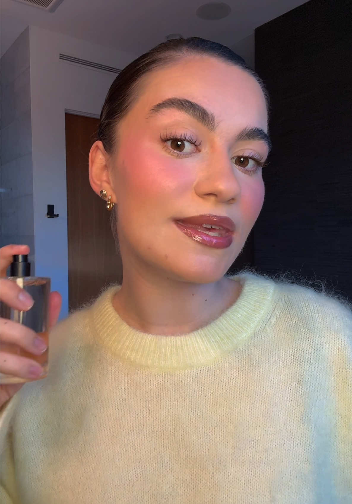 mon parfum de peau préféré au monde 🤍🤍🤍🤍  Safran & Cedar @SALT & STONE 🌝 j’achète les produits chez @sephora USA mais vous pouvez commander sur internet 