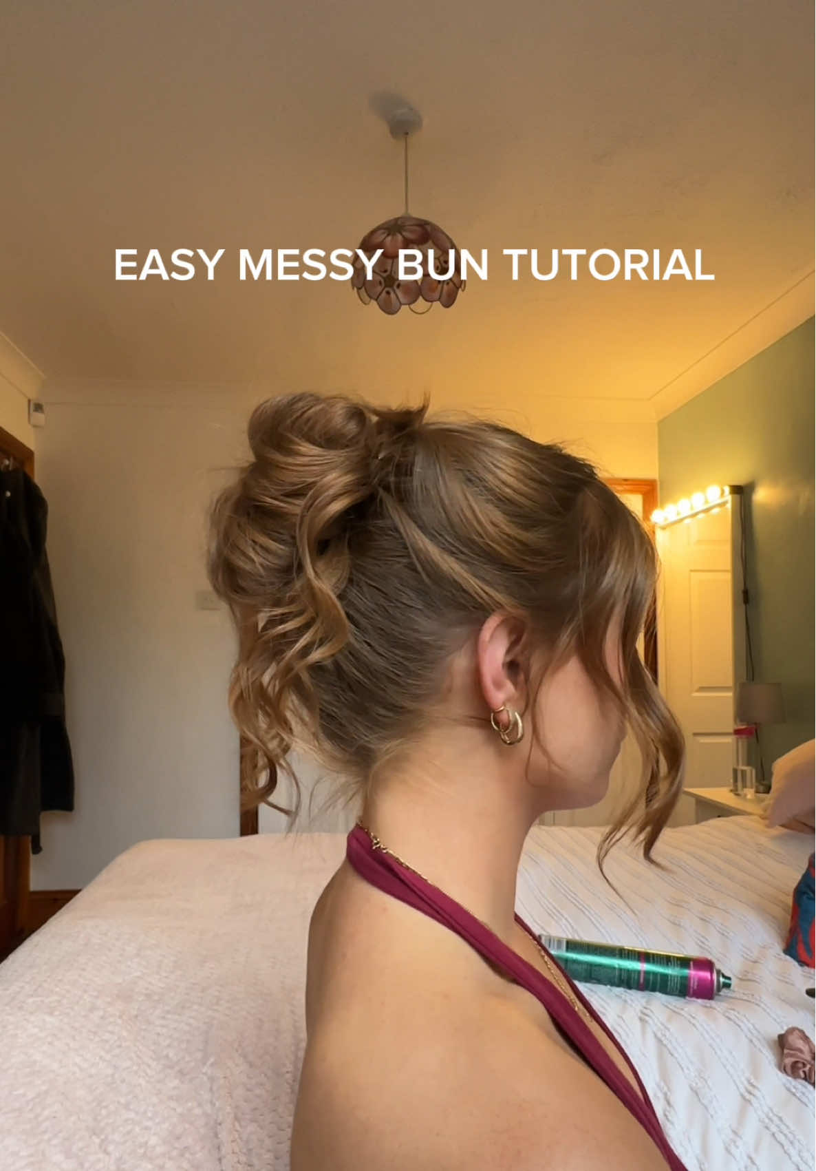 How I do my messy bun 😇 #messybun #updohairstyle #messybuntutorial #bun #easymessybun 