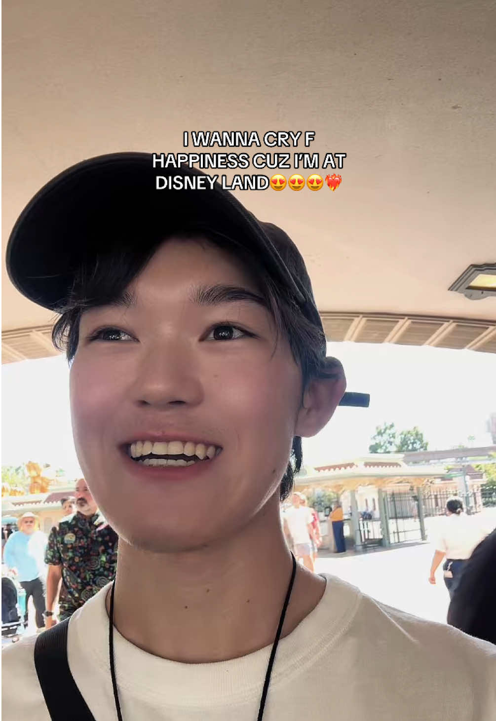 I WANNA CRY F HAPPINESS CUZ I’M AT DISNEY LAND😍😍😍❤️‍🔥 I’d be really grateful to have more followers from the U.S❤️Ig: dosybaev #disneyland #disney #losangeles #california #fyp 