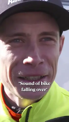 Jonas Vingegaard is ready for Stage 18 of La Vuelta a España as the race returns to Valladolid! And yes… it was definitely the wind that blew the bike over 💨👀