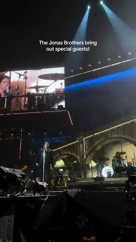 Big night in Dallas! @Plain White Ts joined The Jonas. Brothers once again for a very special performance on their “Greetings from Your Hometown Tour” 🤍