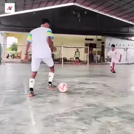 Futsal skills ☠️#footballskills #football #footballtiktok 