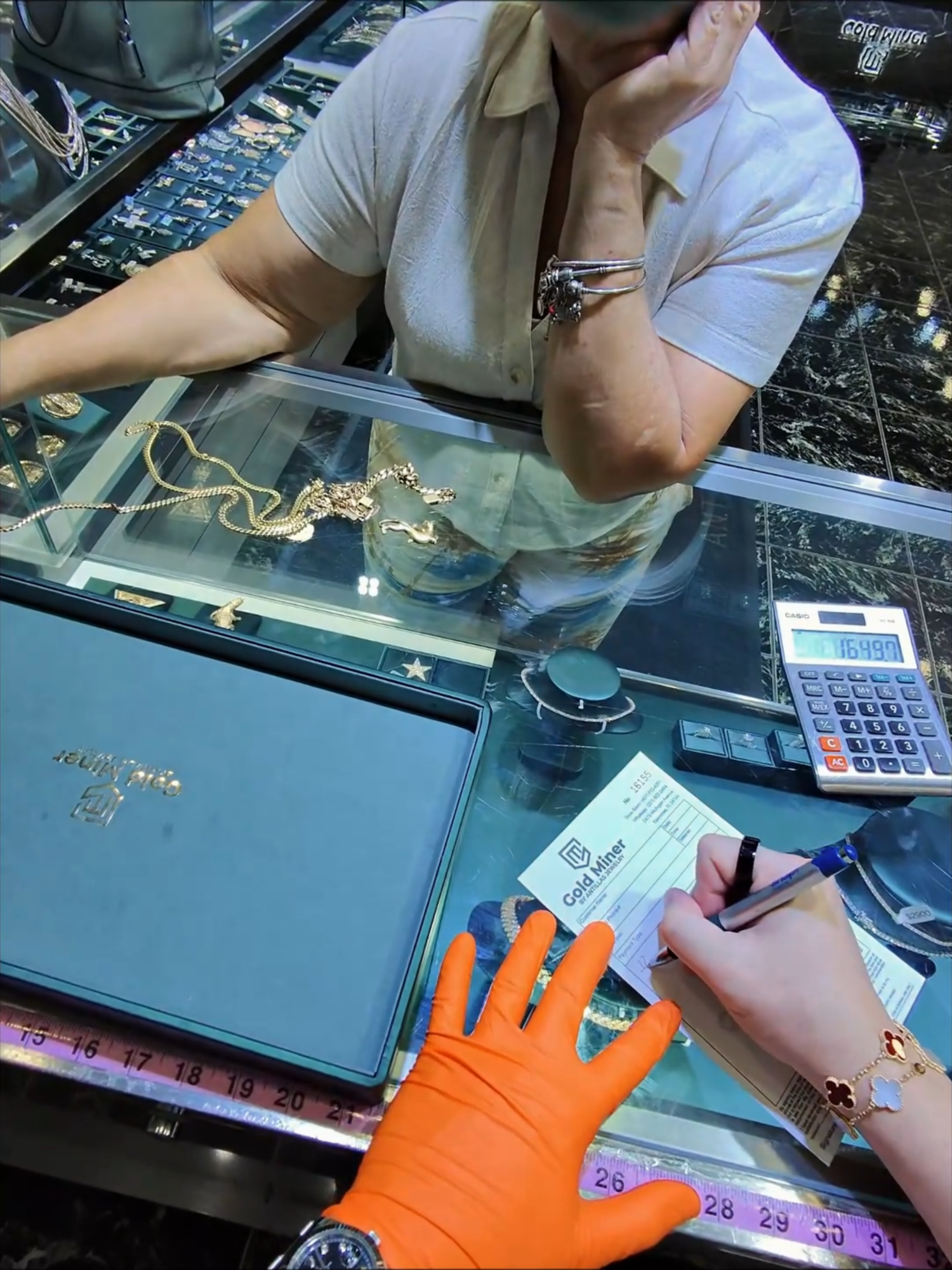 ✨ Tu oro merece su verdadero valor. En Gold Miner lo reconocemos y lo pagamos como corresponde.  Financiamiento disponible con o sin credito mas informacion manda un mensaje 📥 Your jewel as you want it, any width, length and weight ... -Showroom 📞 407-910-4391 -WhatsApp 📲 321-380-8451 -Whatsapp 2 📲 321-802-0494 -Custom orders 📲 321-900-5179 📌2475 michigan ave, kissimmee fl 34744 ##hiphop #rap #cubanos #goldanddiamondjewelry #watchcollector #diamondwatch #IcedOut #BlingBling #luxurystyle #timeismoney⏰💸 #africa #millionairelifestyle #diamond #gold #vvs #money #jewelry #luxurywatch #luxurylife #goldanddiamonds #Iceddumbell #pendant #africa #compraoro #ventadeoro  #14k #gold10k #10k #18k #Confianza #parati #vendooro #goldminer #joyeriadeoro #precioro #cuba #cubanos #jewerly #diamond #gold  #money #jewelry#luxury #fyp #viral #cubalink #cubanlinkchain