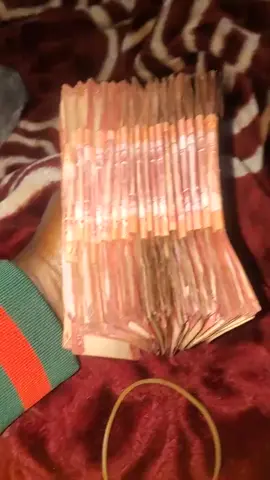 PESA HIZI ZIPO TENA KWENYE SIMU YAKO COMMENT NIELEKEZE ILI NIKUFUNZE JINSI YA KUTENGENEZA PESA NYINGI KWA KUTUMIA SIMU YAKO TU 