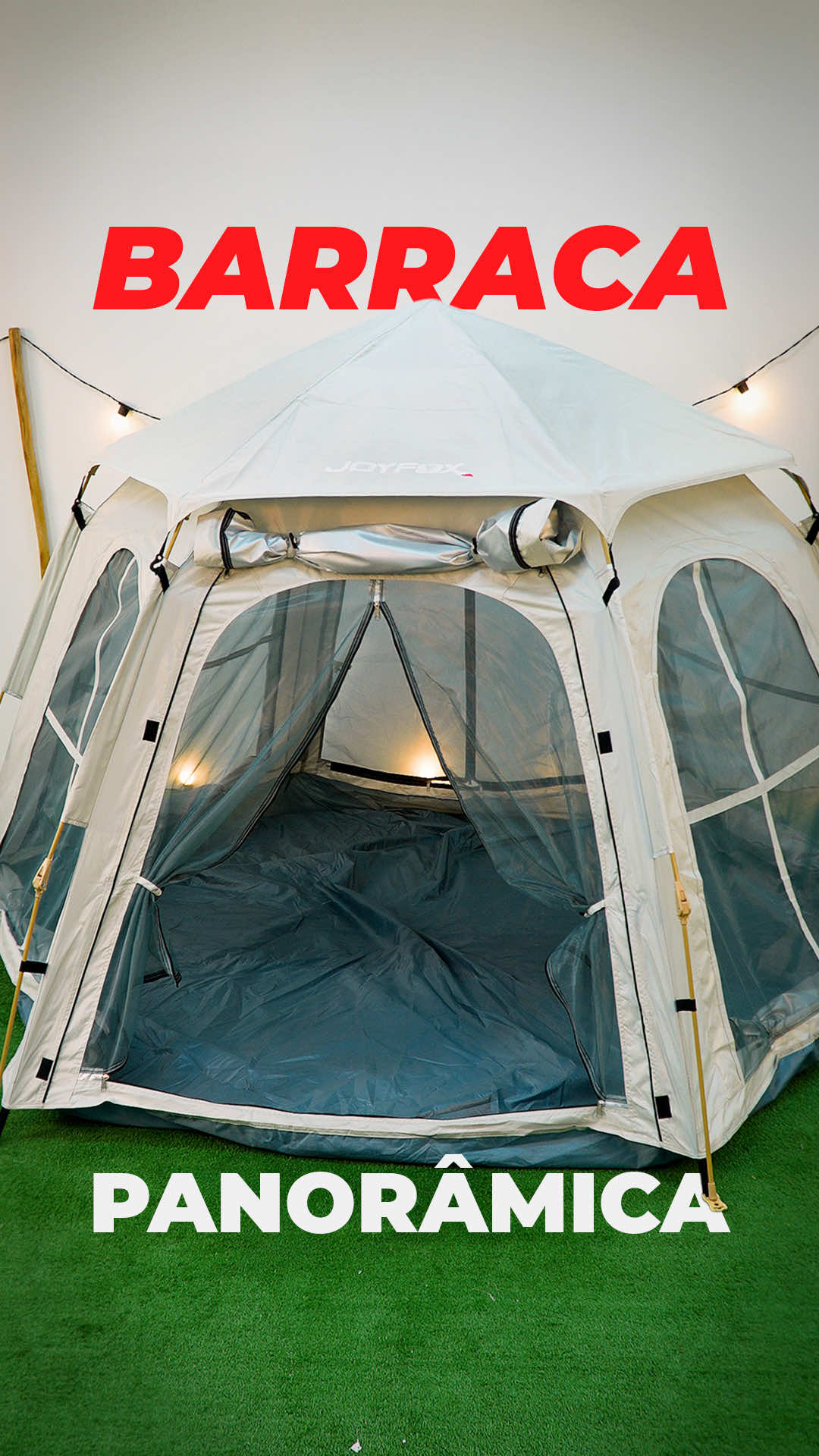 Nossa barraca com vista 360° pelas janelas panorâmicas com mosquiteiro, você aproveita a natureza, longe dos insetos. Especificações Técnicas: 📏 Tamanho : 290×250×158cm. Acomoda de 4 a 6 pessoas ⚡ Montagem automática. Basta levantar e fixar, pronta em segundos! ☔ Impermeável (2000mm). Proteção contra chuvas intensas com costuras reforçadas. 🎒  Pesa apenas 5,5 kg e acompanha capa de chuva e acessórios. 💬 Comente 